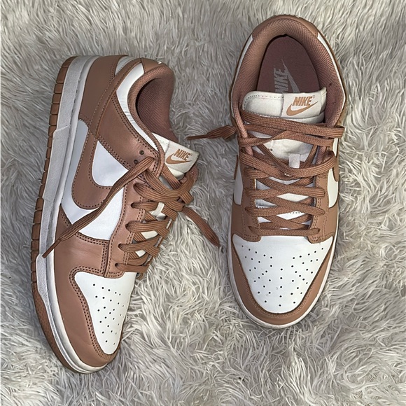 Like New only work 2 times Nike dunk low Rose whisper - Picture 2 of 4